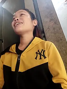 Young vietnamese online show from 10-15-25, 12:55
