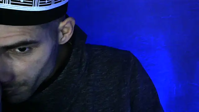 Snapshot of MakabulaAndrey chatting on 11-25-25, 08:53 MakabulaAndrey online show from 11-25-25, 08:53