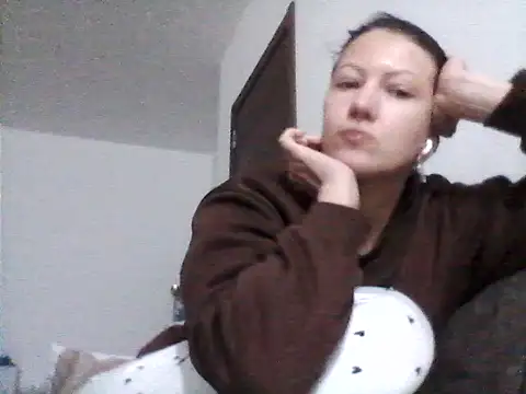 Snapshot of Karivane chatting on 03-26-26, 02:50 Karivane online show from 03-26-26, 02:50