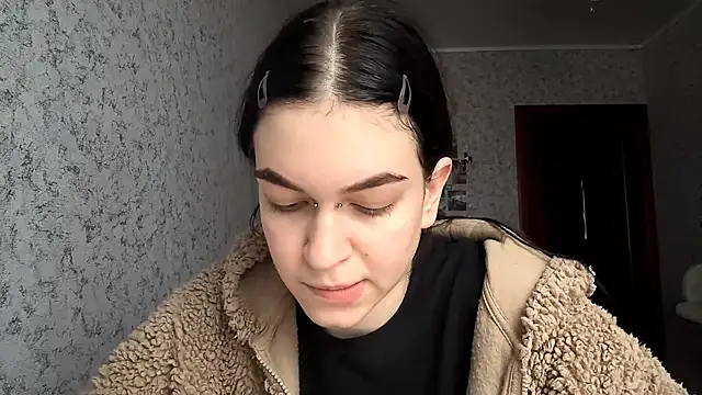 Snapshot of Wallazar_cute chatting on 10-20-25, 01:11 Wallazar cute online show from 10-20-25, 01:11