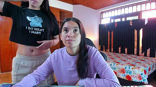 Sofy and Mia online show from 12-20-25, 12:34