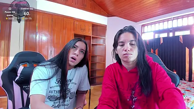 Sofy and Mia online show from 12-22-25, 12:46