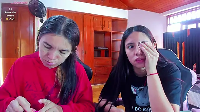 Sofy and Mia online show from 01-07-26, 12:51