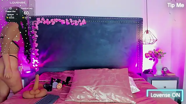 Emma Saylor online show from 10-16-25, 07:04