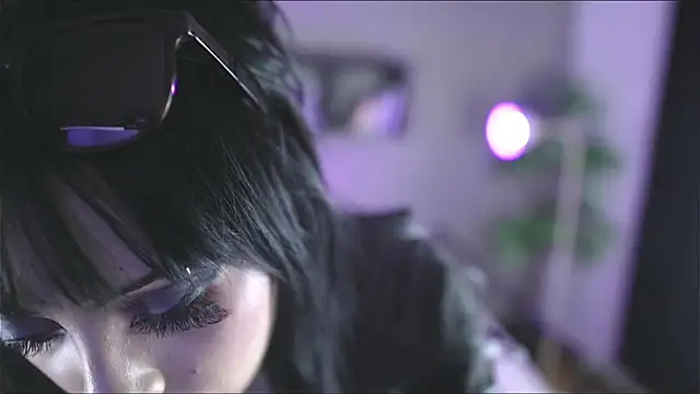 Bayonetta doll online show from 10-29-25, 08:43