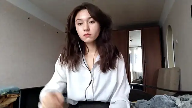 MiaLovelyOne online show from 10-17-25, 09:12