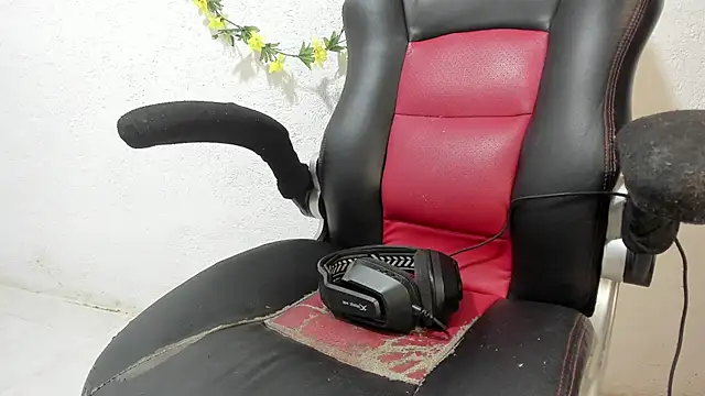 Snapshot of soffycarter1 chatting on 11-10-25, 11:37 soffycarter1 online show from 11-10-25, 11:37