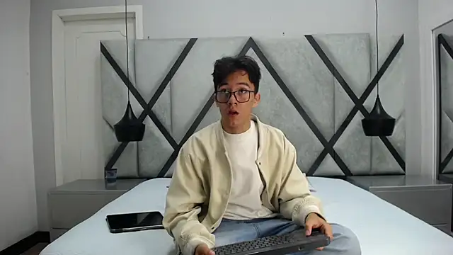 Austin Reeds online show from 10-19-25, 12:39