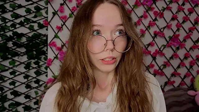 Petite Polly online show from 10-16-25, 08:10