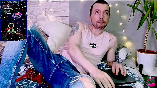 Snapshot of Markus_Rivas chatting on 10-26-25, 11:53 Markus Rivas online show from 10-26-25, 11:53