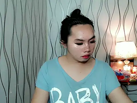 Snapshot of im_ursweetheart chatting on 10-19-25, 03:18 im ursweetheart online show from 10-19-25, 03:18