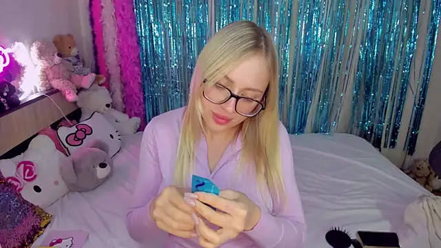 CeaneLino online show from 11-19-25, 02:33