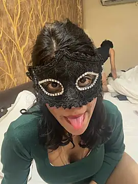 Lovebirdss online show from 02-24-26, 04:38