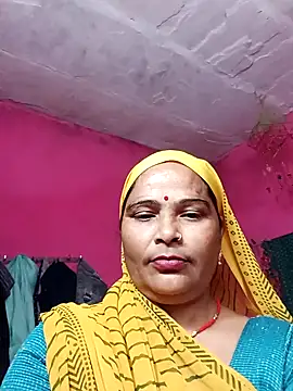 Snapshot of Ut_kanchna chatting on 10-19-25, 01:56 Ut kanchna online show from 10-19-25, 01:56