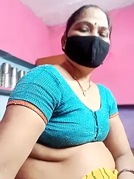 Snapshot of Ut_kanchna chatting on 10-22-25, 12:22 Ut kanchna online show from 10-22-25, 12:22