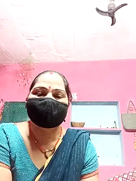 Snapshot of Ut_kanchna chatting on 10-29-25, 12:13 Ut kanchna online show from 10-29-25, 12:13