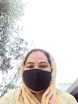 Snapshot of Ut_kanchna chatting on 11-15-25, 01:03 Ut kanchna online show from 11-15-25, 01:03