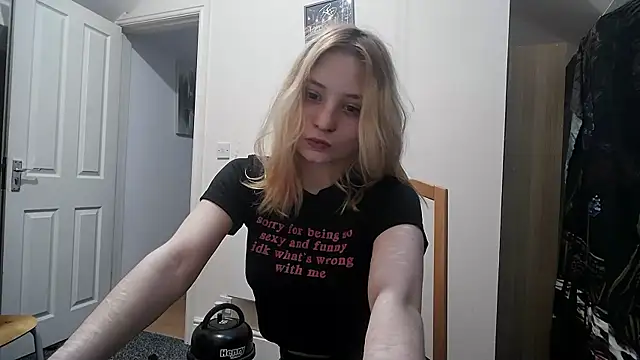 Snapshot of cinnamon-xx chatting on 05-28-26, 03:59 cinnamon-xx online show from 05-28-26, 03:59