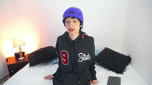 Emo Boy  online show from 11-21-25, 12:26