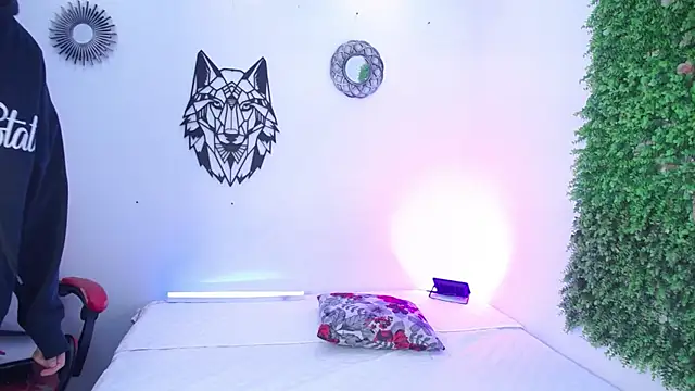 Emo Boy  online show from 12-04-25, 12:25