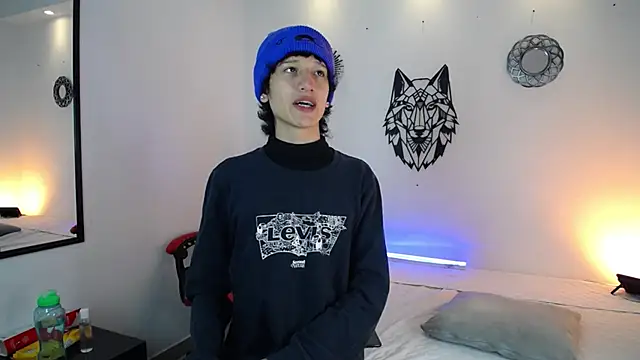 Emo Boy  online show from 12-17-25, 12:33