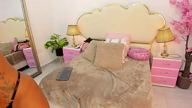  NinaFox  online show from 07-14-26, 08:47