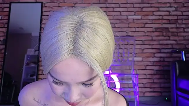 saya li1 online show from 10-28-25, 07:49