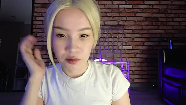 saya li1 online show from 10-30-25, 09:15