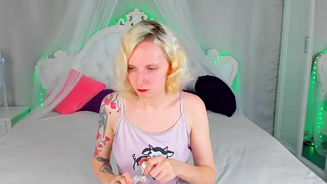 LikiLips online show from 03-28-26, 08:14