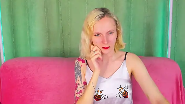 LikiLips online show from 04-02-26, 01:03