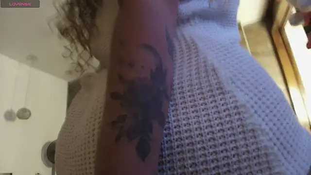 Snapshot of Rosee_smith_ chatting on 05-30-26, 02:30 Rosee smith online show from 05-30-26, 02:30