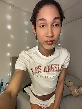 Snapshot of Chloe_Celeste chatting on 08-04-26, 01:53 Chloe Celeste online show from 08-04-26, 01:53