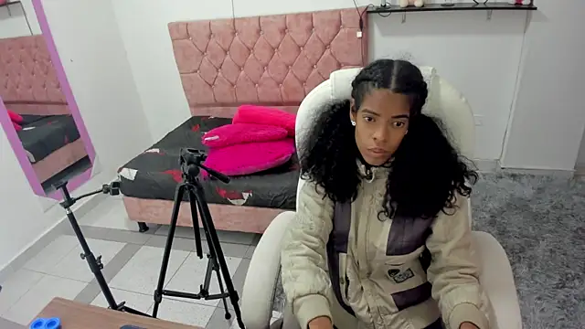 thianahorny online show from 12-19-25, 10:44