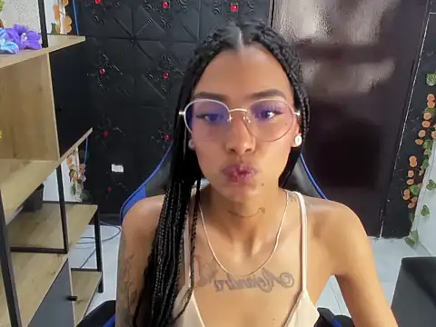 Snapshot of KarlaSlutSkinny__ chatting on 05-06-26, 02:51 KarlaSlutSkinny online show from 05-06-26, 02:51