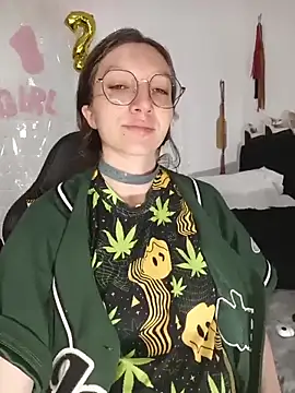 Lucy colee online show from 04-21-26, 01:18