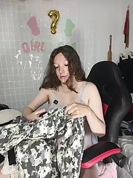 Lucy colee online show from 04-22-26, 04:41