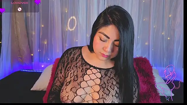 Victoria Jonhss online show from 12-23-25, 12:52