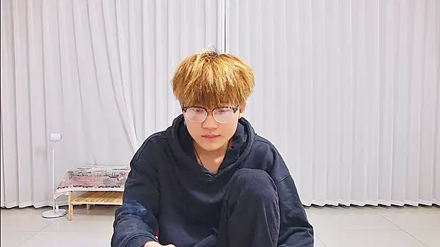 KK-cuteboy online show from 04-02-26, 06:22