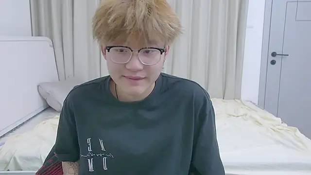 KK-cuteboy online show from 04-04-26, 10:13