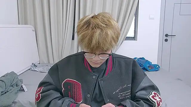 KK-cuteboy online show from 04-05-26, 06:43