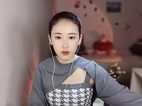 Queena  online show from 12-19-25, 01:23