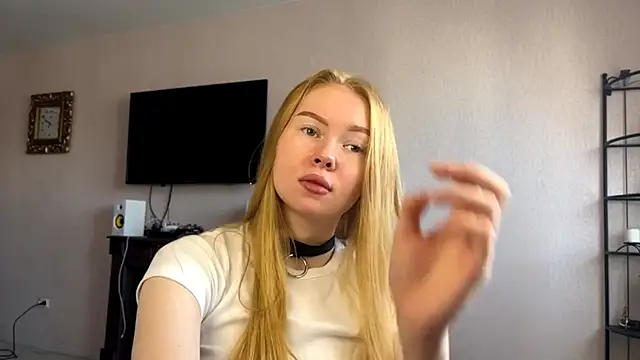 Snapshot of RaguelNicksons chatting on 10-31-25, 07:09 RaguelNicksons online show from 10-31-25, 07:09