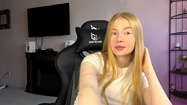 Snapshot of RaguelNicksons chatting on 11-03-25, 04:25 RaguelNicksons online show from 11-03-25, 04:25