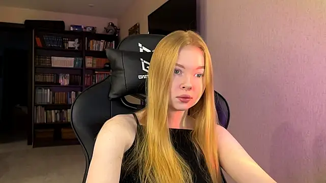 Snapshot of RaguelNicksons chatting on 11-05-25, 04:12 RaguelNicksons online show from 11-05-25, 04:12