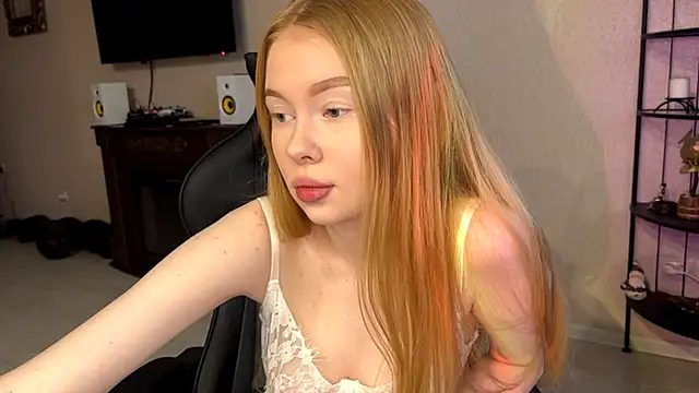 Snapshot of RaguelNicksons chatting on 11-30-25, 05:44 RaguelNicksons online show from 11-30-25, 05:44