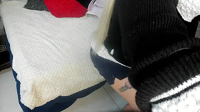 Snapshot of pamela_velazco chatting on 10-24-25, 01:18 pamela velazco online show from 10-24-25, 01:18