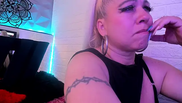 Snapshot of pamela_velazco chatting on 12-03-25, 09:02 pamela velazco online show from 12-03-25, 09:02