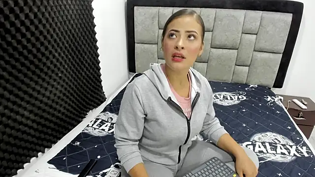 Snapshot of gabi-grey chatting on 10-26-25, 09:53 gabi-grey online show from 10-26-25, 09:53
