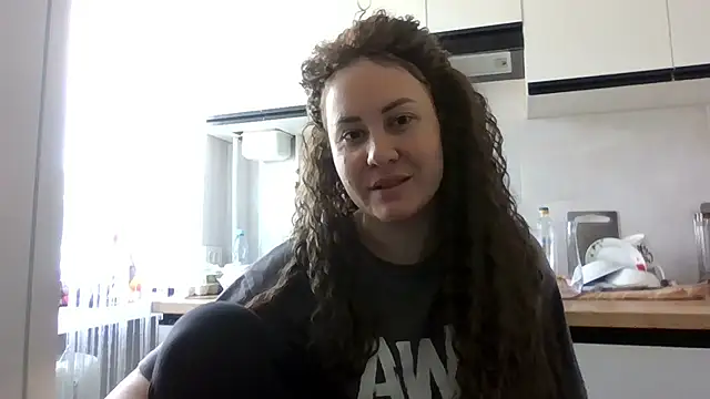 Snapshot of MeadowEyes chatting on 05-19-26, 11:27 MeadowEyes online show from 05-19-26, 11:27