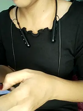 Snapshot of Royal_Shona chatting on 10-11-25, 05:44 Royal Shona online show from 10-11-25, 05:44